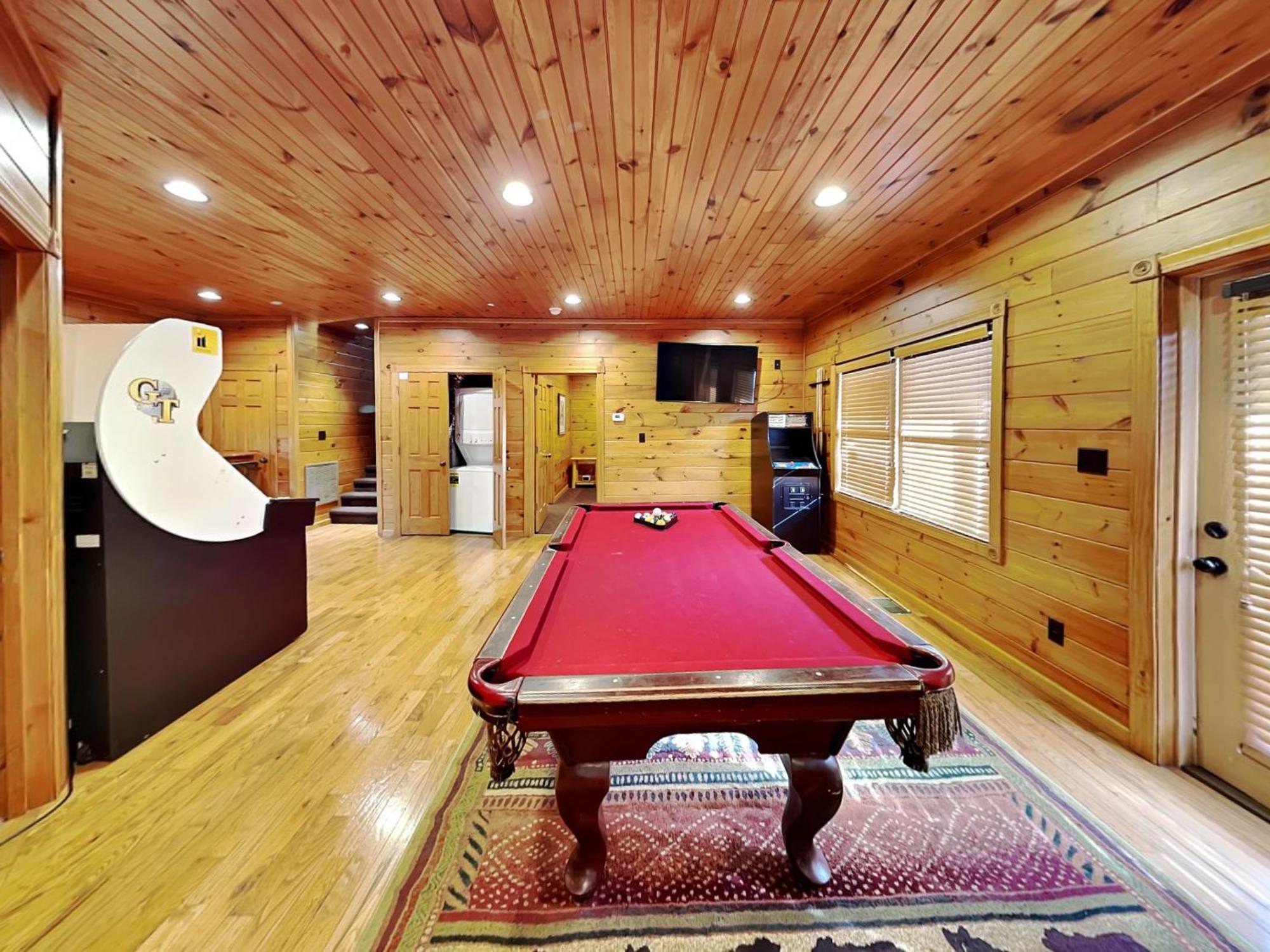 The Great Escape Ii, 5 Bedrooms, Sleeps 17, Game Room, Pool Access, Theater Gatlinburg Bagian luar foto