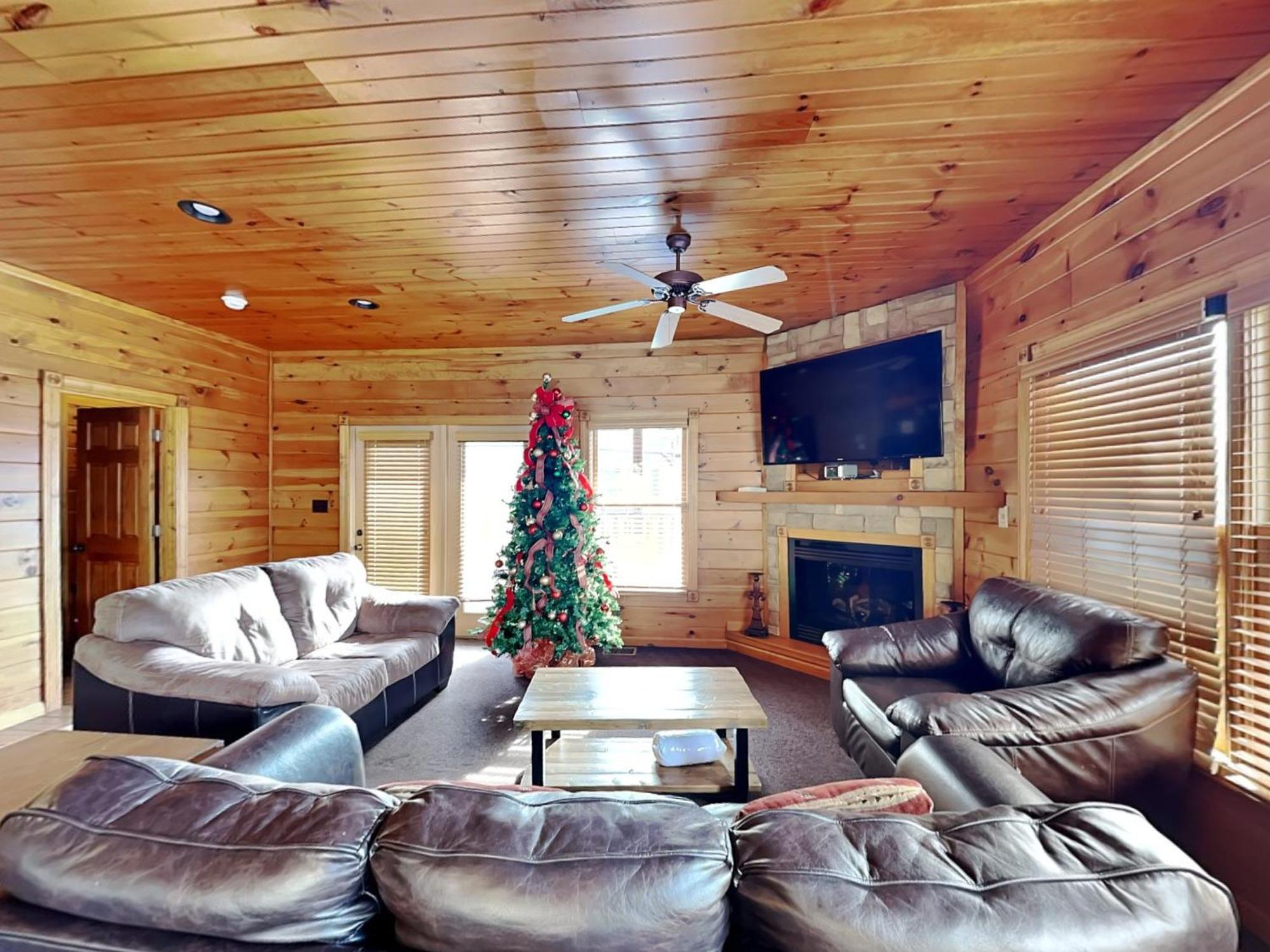 The Great Escape Ii, 5 Bedrooms, Sleeps 17, Game Room, Pool Access, Theater Gatlinburg Bagian luar foto