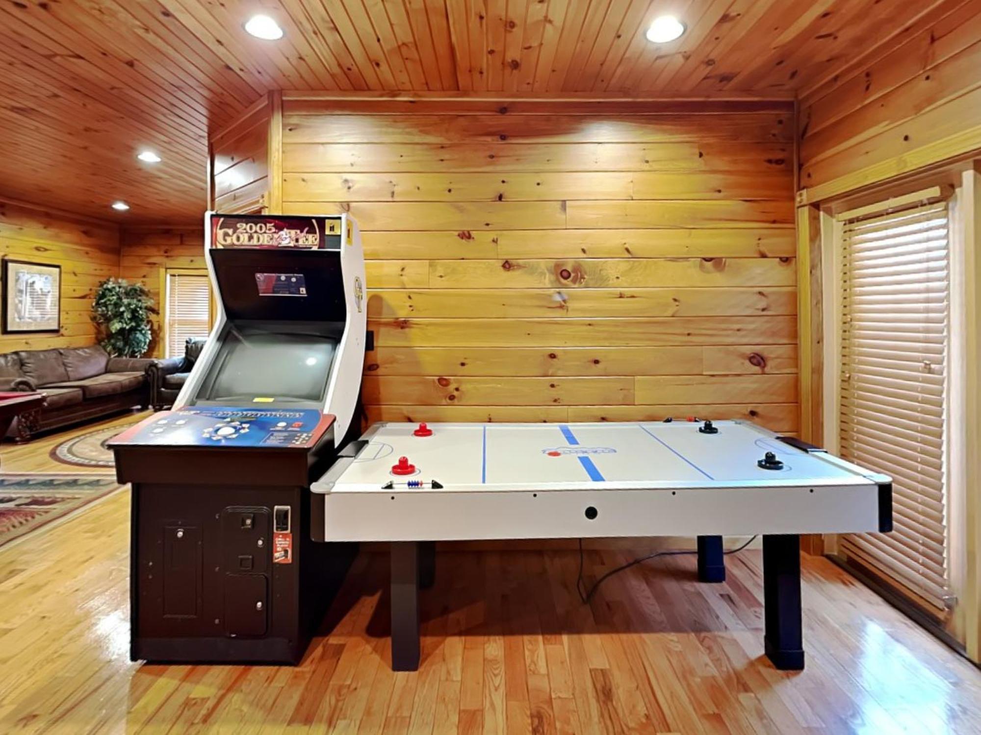 The Great Escape Ii, 5 Bedrooms, Sleeps 17, Game Room, Pool Access, Theater Gatlinburg Bagian luar foto
