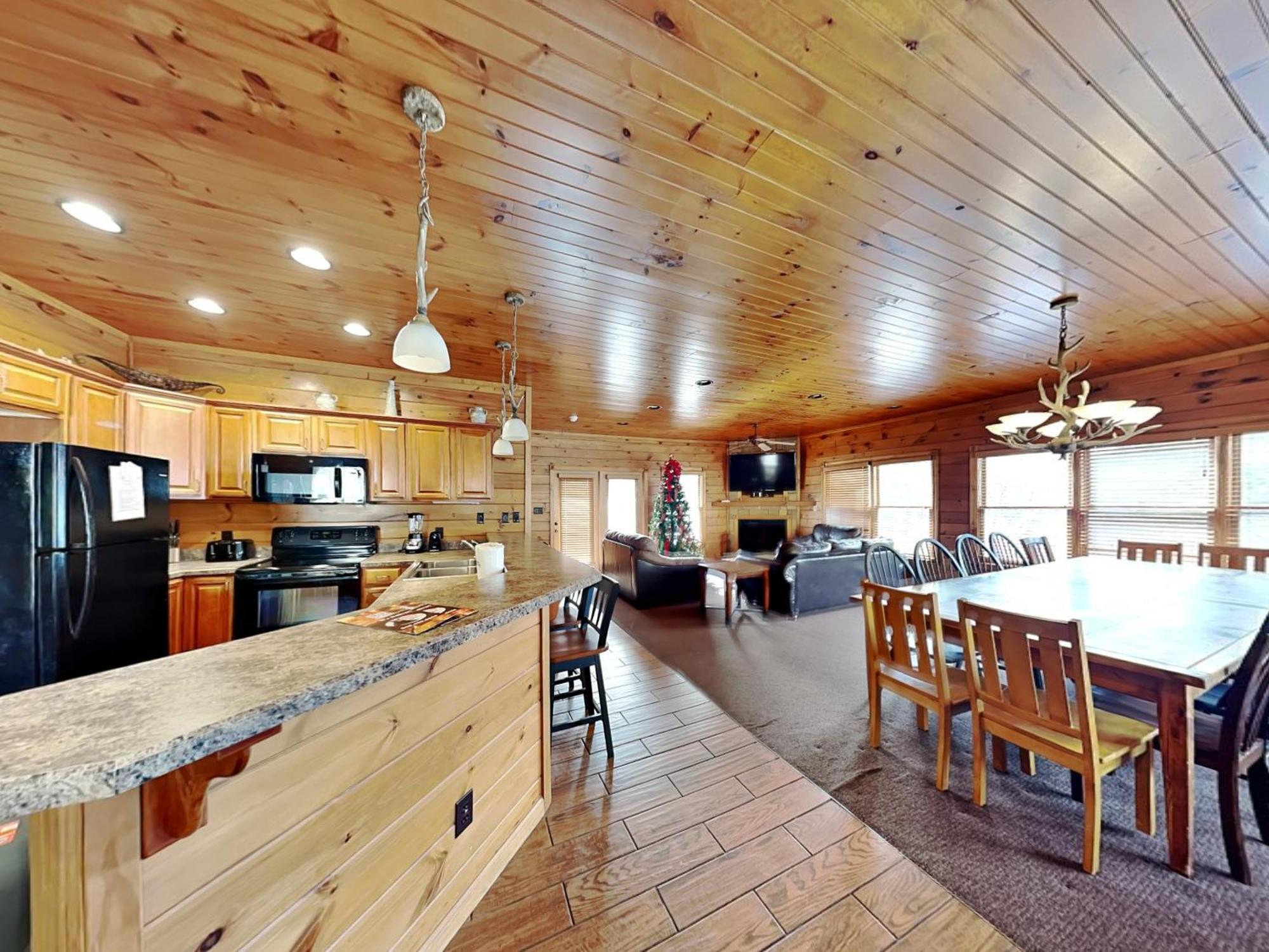 The Great Escape Ii, 5 Bedrooms, Sleeps 17, Game Room, Pool Access, Theater Gatlinburg Bagian luar foto