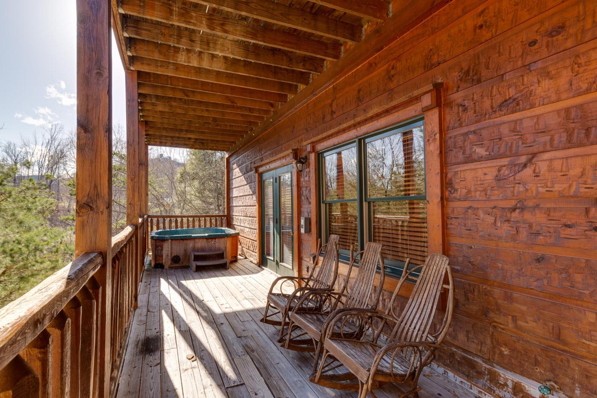 The Great Escape Ii, 5 Bedrooms, Sleeps 17, Game Room, Pool Access, Theater Gatlinburg Bagian luar foto