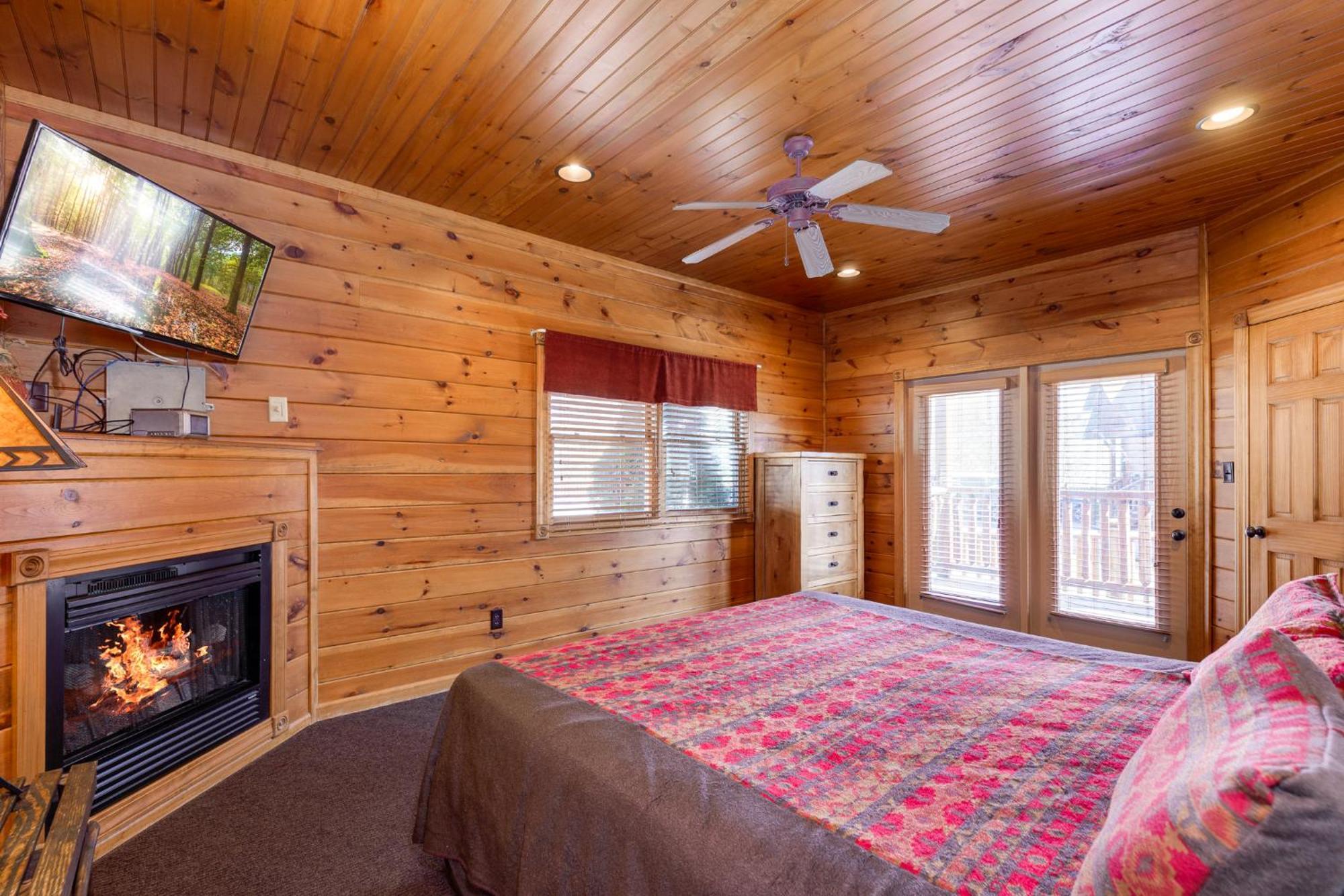 The Great Escape Ii, 5 Bedrooms, Sleeps 17, Game Room, Pool Access, Theater Gatlinburg Bagian luar foto