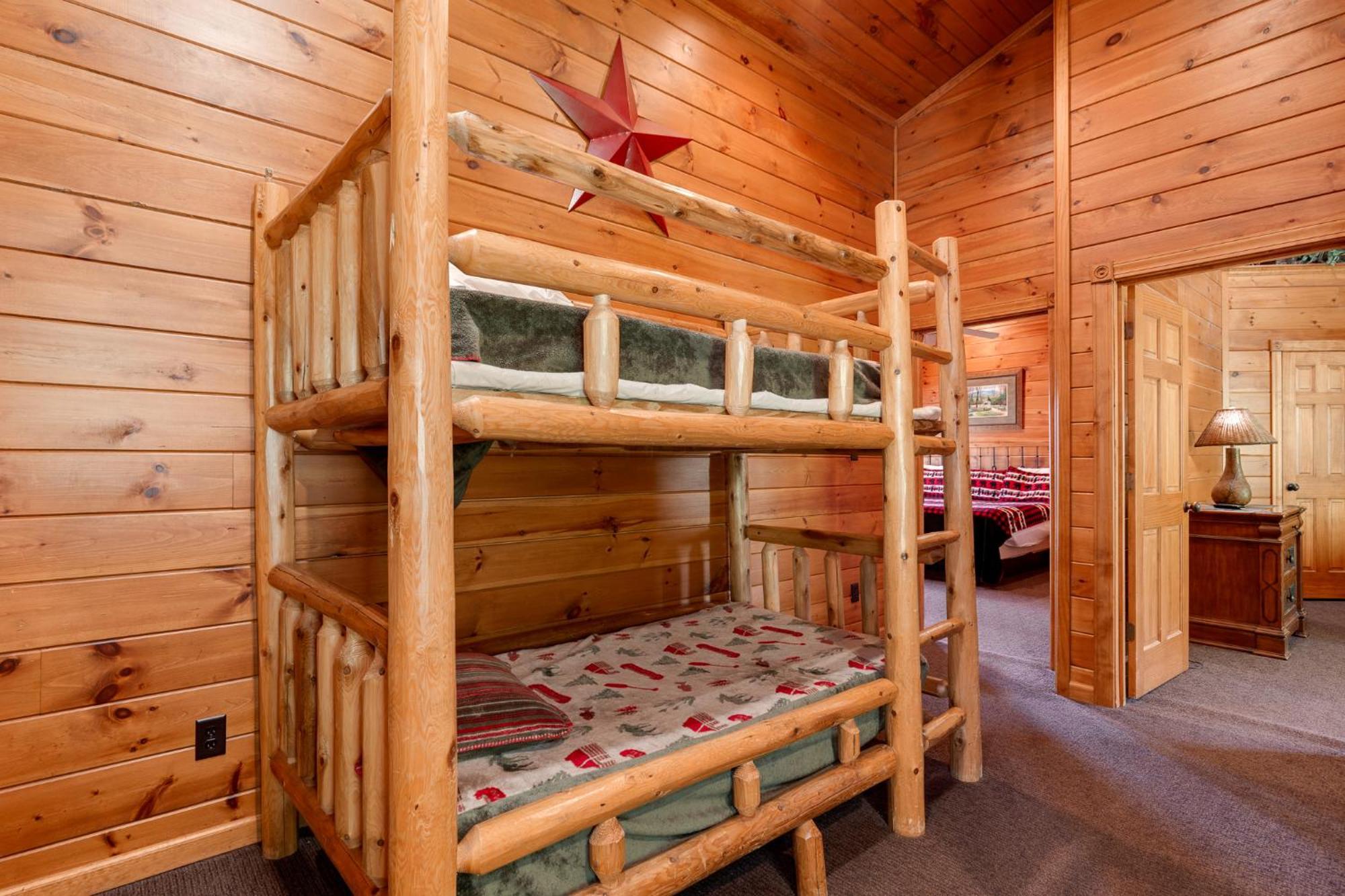 The Great Escape Ii, 5 Bedrooms, Sleeps 17, Game Room, Pool Access, Theater Gatlinburg Bagian luar foto