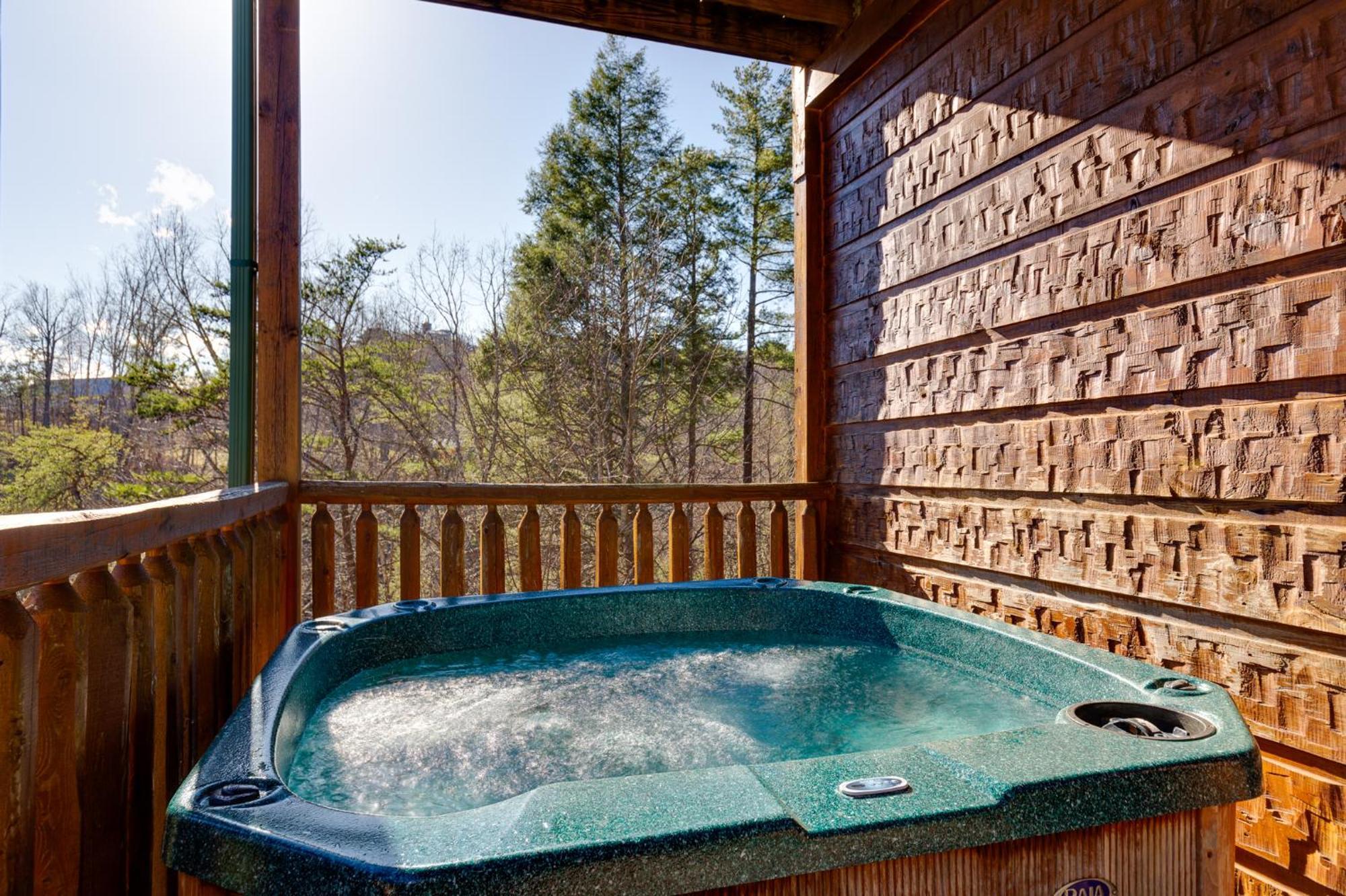 The Great Escape Ii, 5 Bedrooms, Sleeps 17, Game Room, Pool Access, Theater Gatlinburg Bagian luar foto