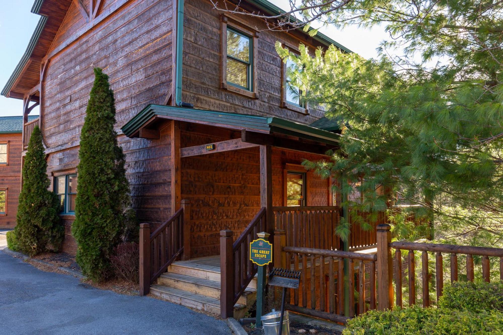The Great Escape Ii, 5 Bedrooms, Sleeps 17, Game Room, Pool Access, Theater Gatlinburg Bagian luar foto