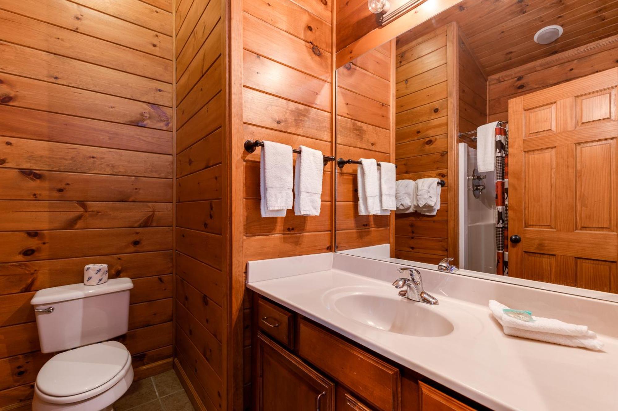 The Great Escape Ii, 5 Bedrooms, Sleeps 17, Game Room, Pool Access, Theater Gatlinburg Bagian luar foto