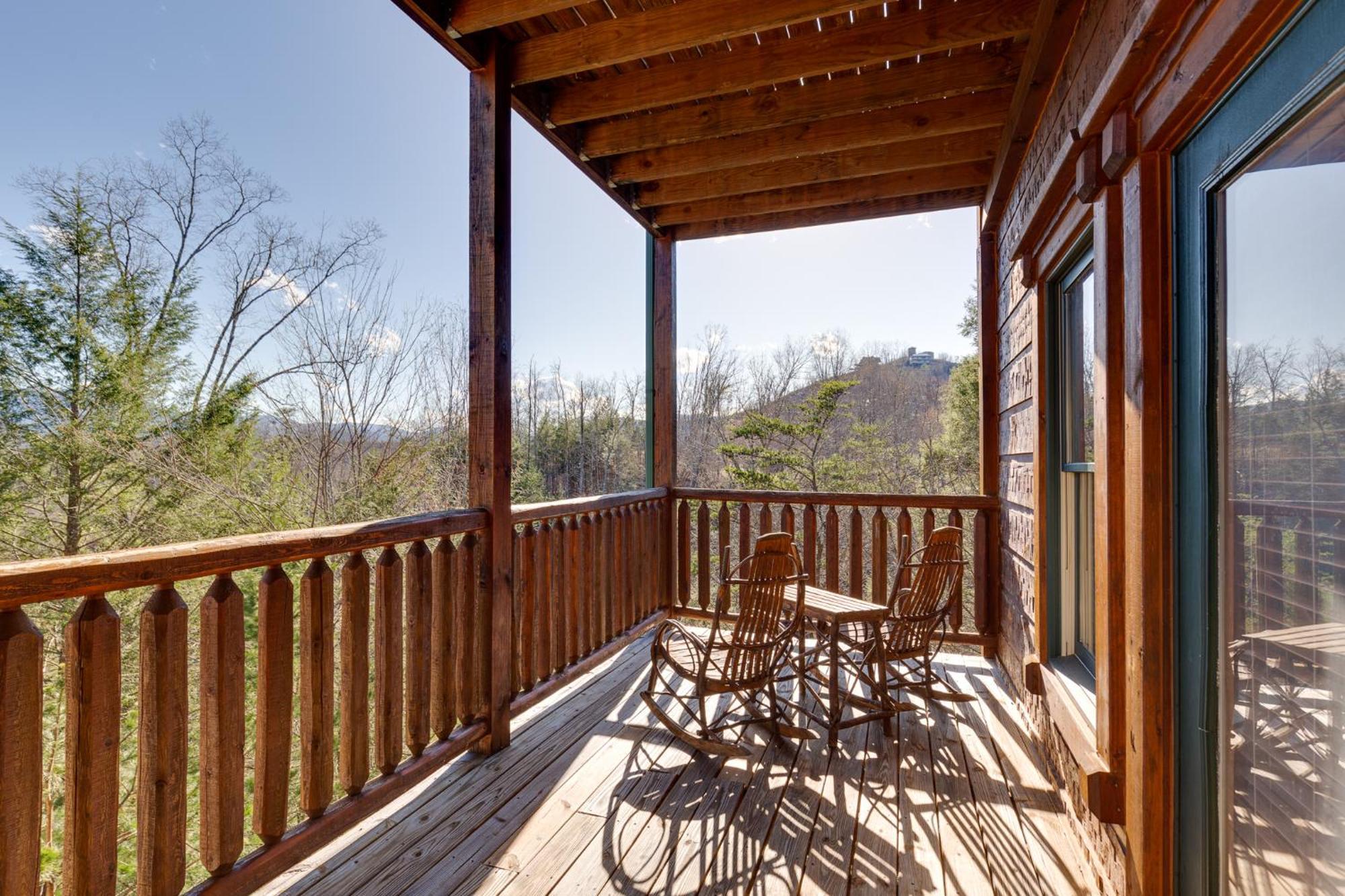The Great Escape Ii, 5 Bedrooms, Sleeps 17, Game Room, Pool Access, Theater Gatlinburg Bagian luar foto