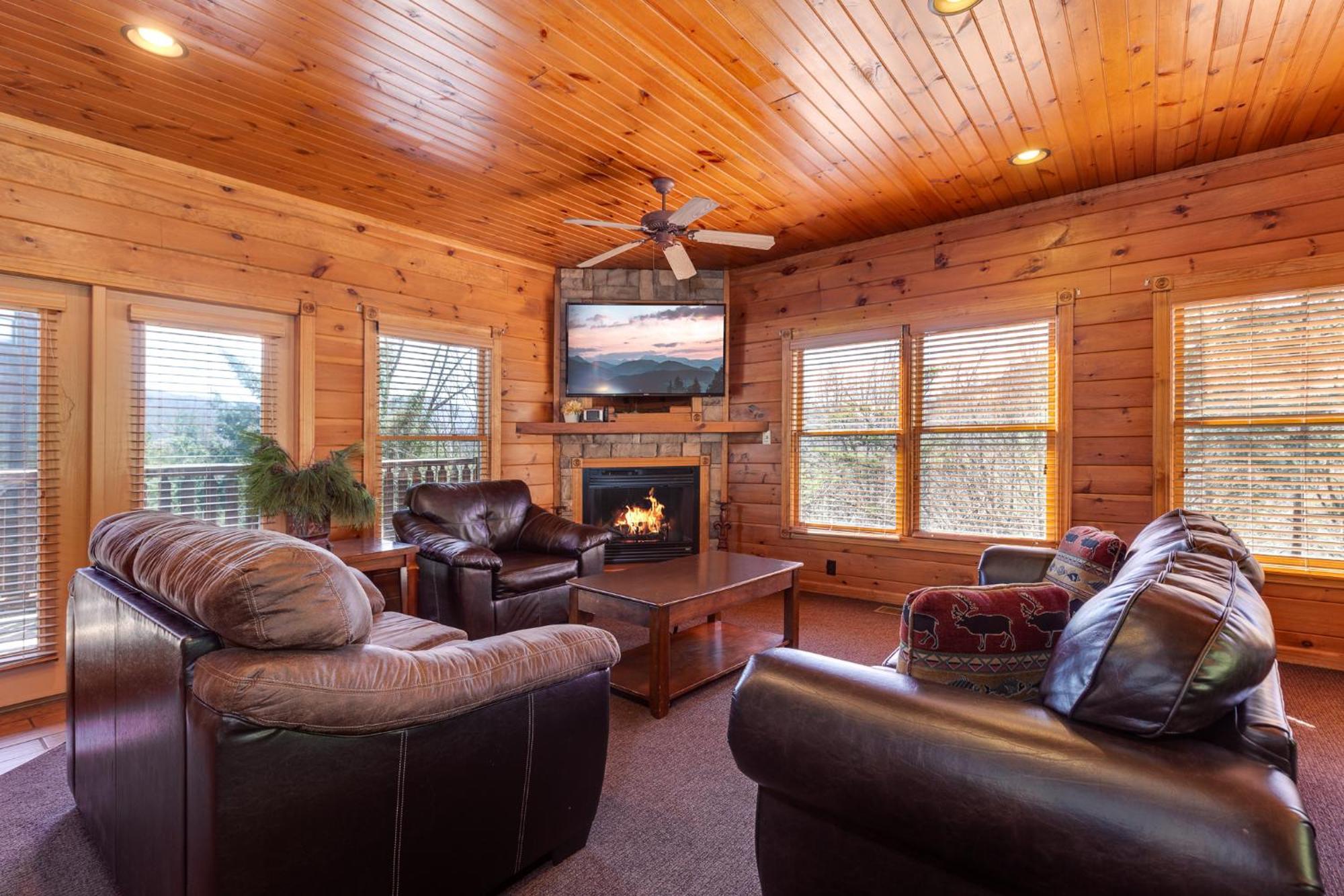 The Great Escape Ii, 5 Bedrooms, Sleeps 17, Game Room, Pool Access, Theater Gatlinburg Bagian luar foto