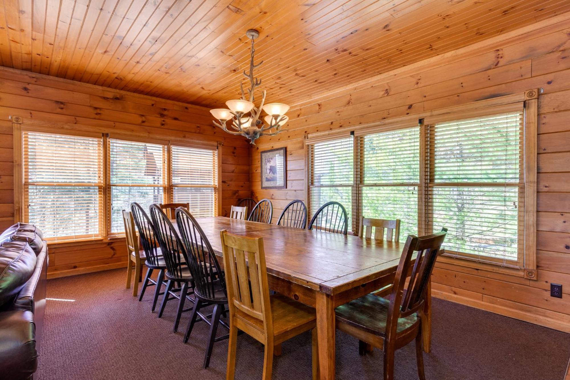 The Great Escape Ii, 5 Bedrooms, Sleeps 17, Game Room, Pool Access, Theater Gatlinburg Bagian luar foto