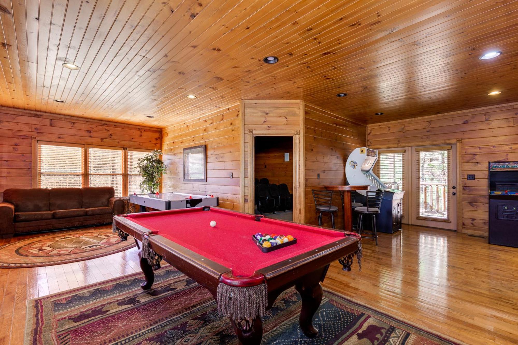 The Great Escape Ii, 5 Bedrooms, Sleeps 17, Game Room, Pool Access, Theater Gatlinburg Bagian luar foto