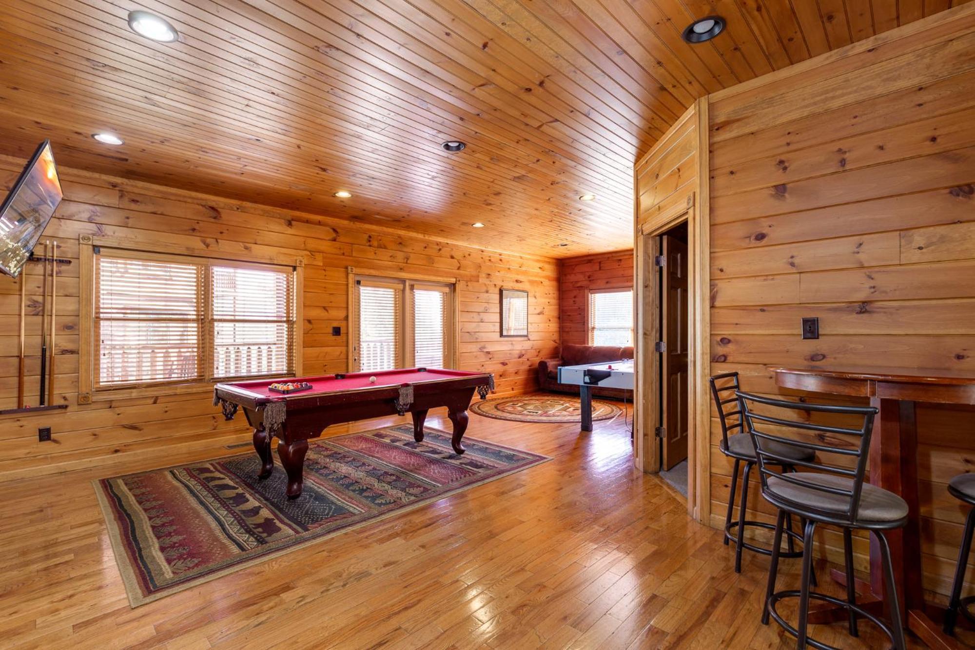 The Great Escape Ii, 5 Bedrooms, Sleeps 17, Game Room, Pool Access, Theater Gatlinburg Bagian luar foto