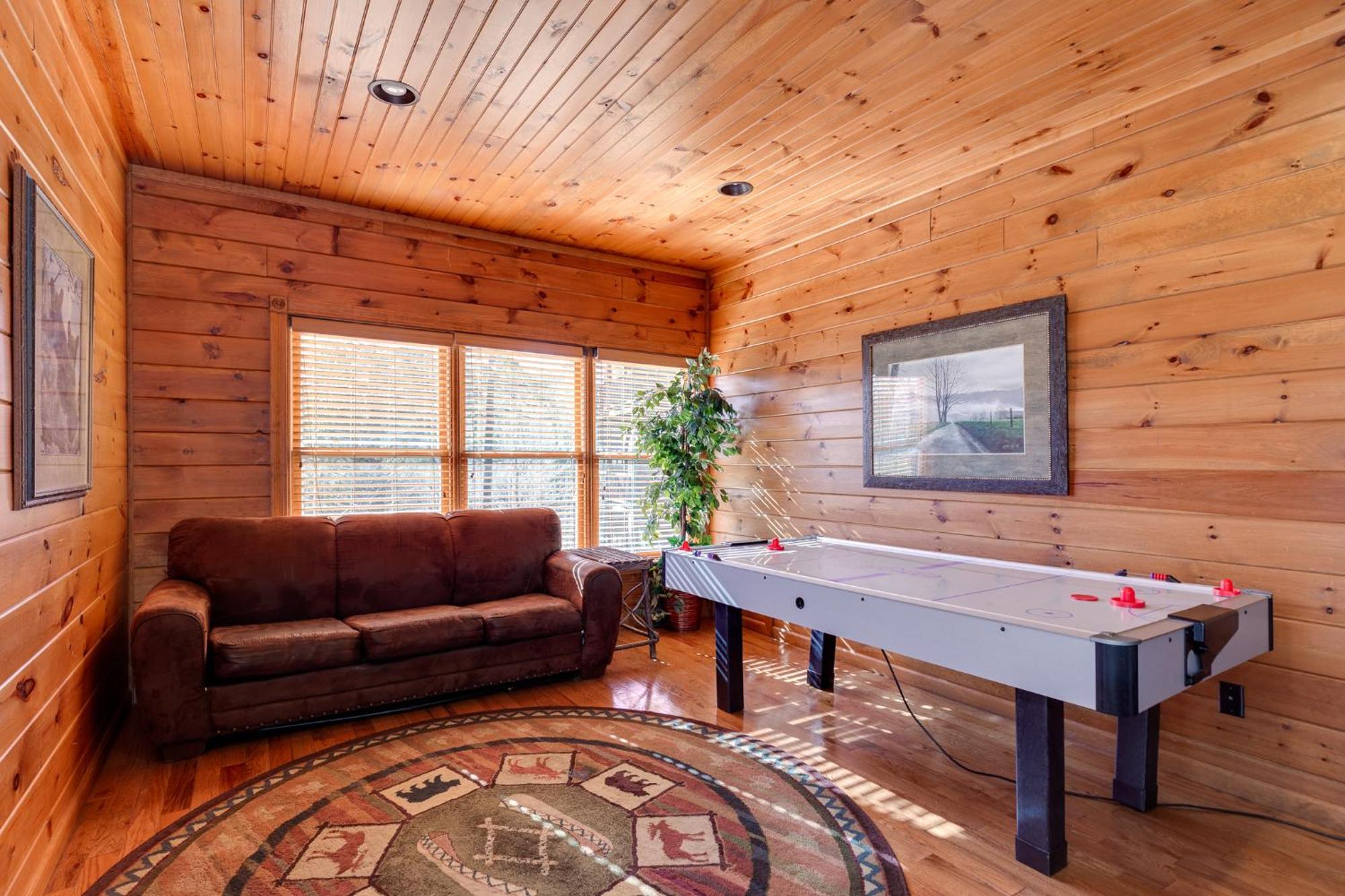 The Great Escape Ii, 5 Bedrooms, Sleeps 17, Game Room, Pool Access, Theater Gatlinburg Bagian luar foto