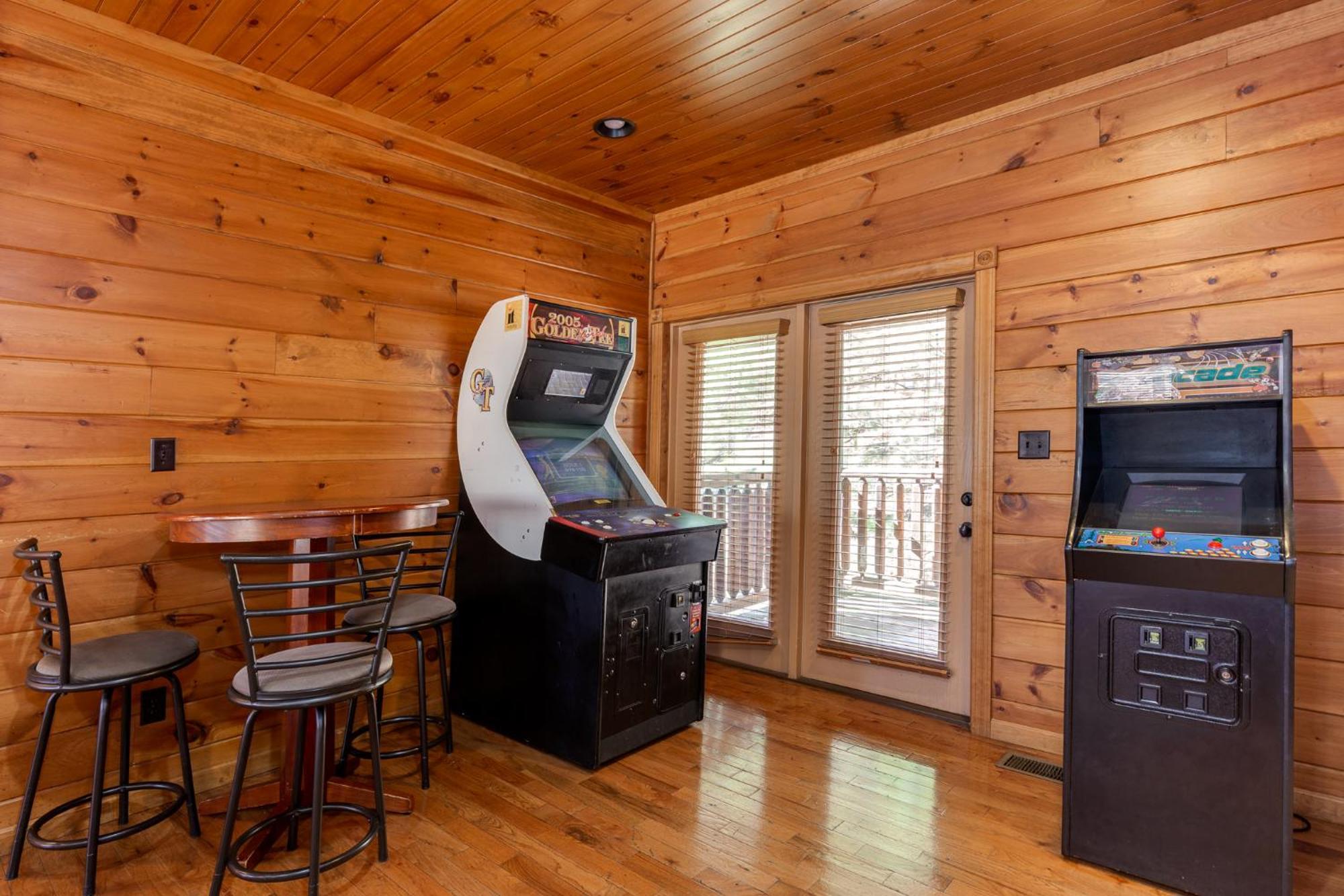The Great Escape Ii, 5 Bedrooms, Sleeps 17, Game Room, Pool Access, Theater Gatlinburg Bagian luar foto